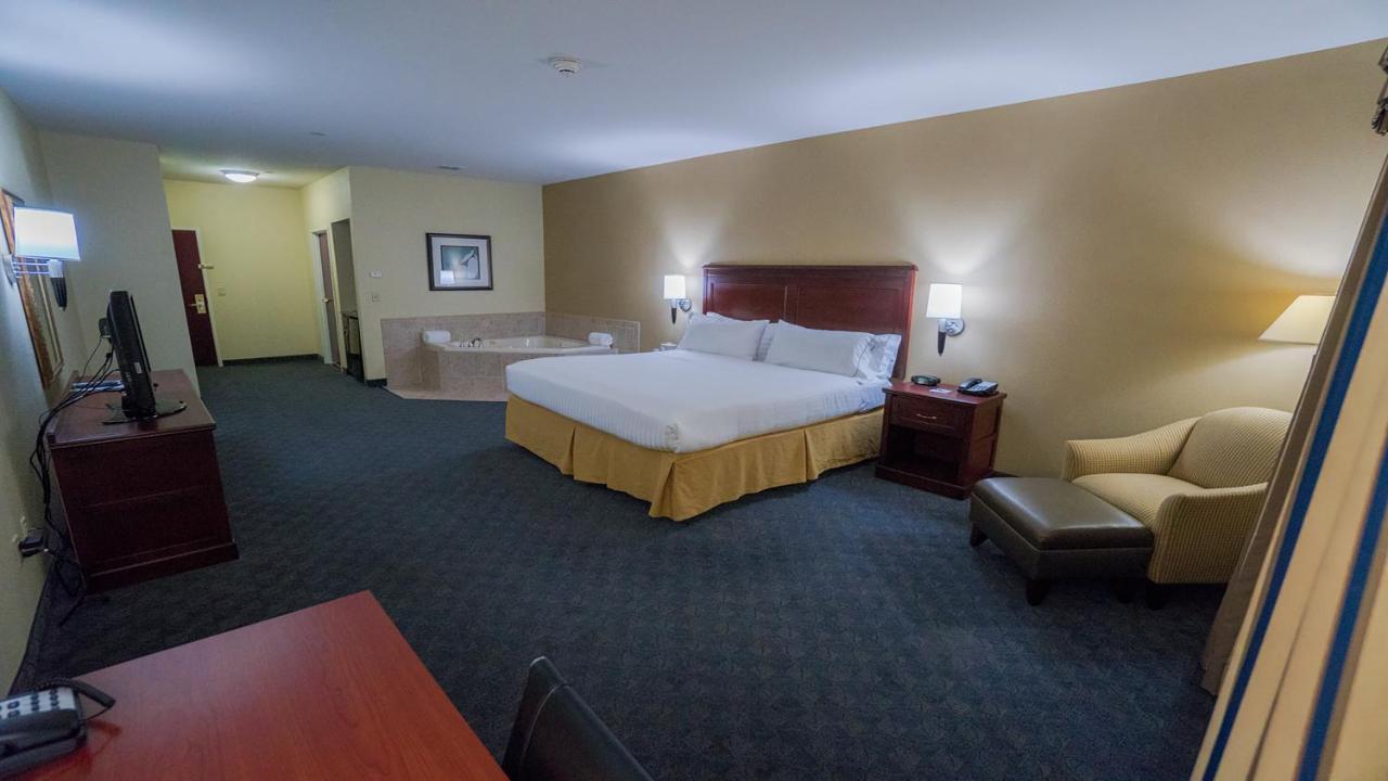 Express & By Ihg Pampa