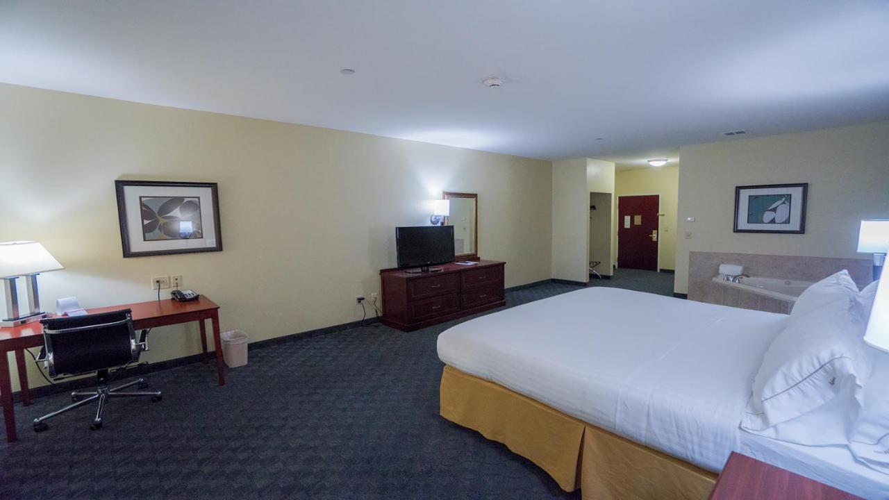 Express & By Ihg 2*
